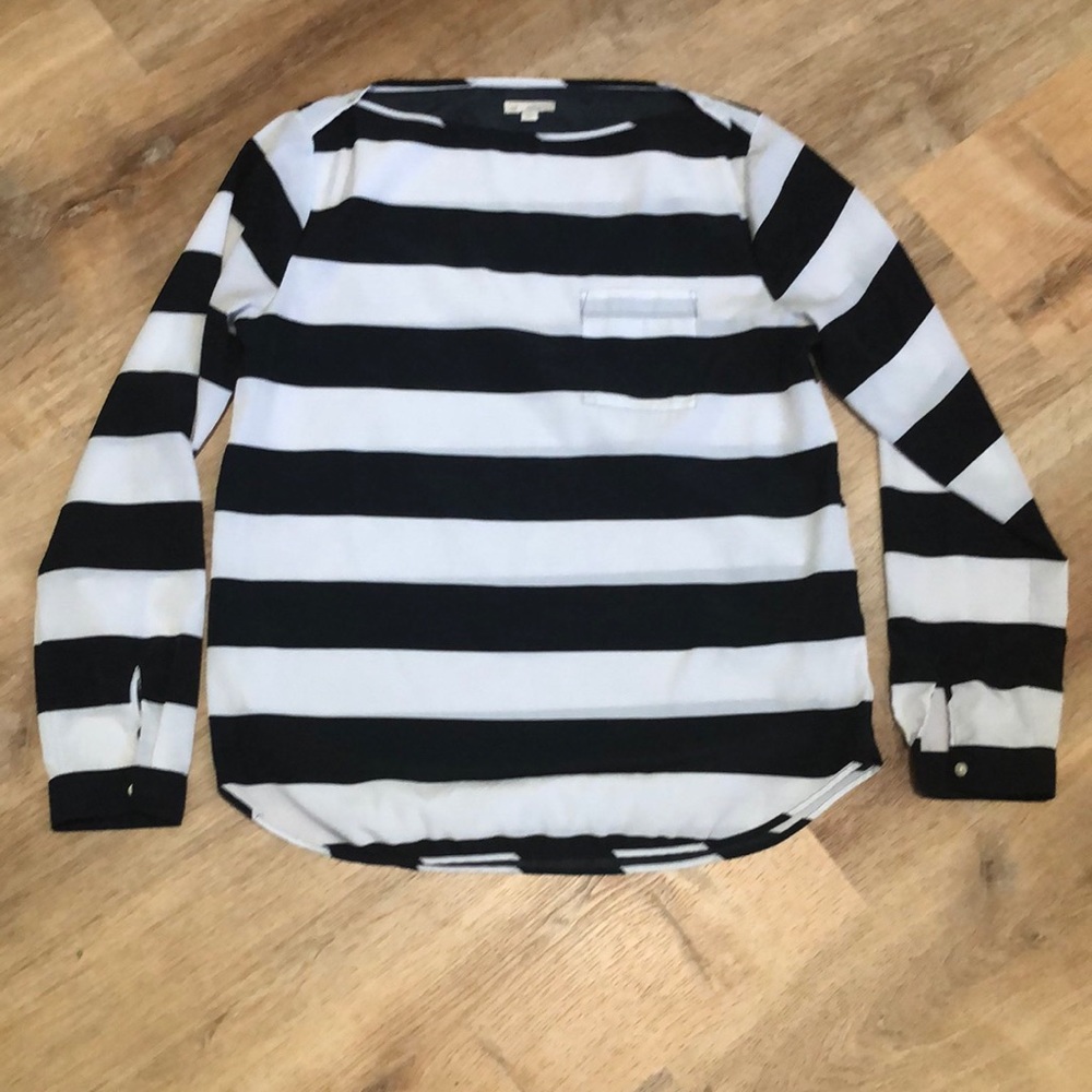 Gap- Long Sleeve Pocket Long Sleeve Shirt